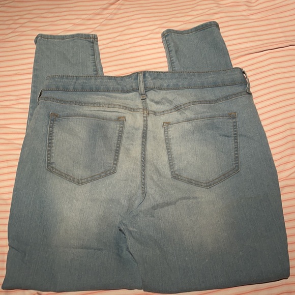 Old Navy Super skinny Jeans - Picture 2 of 3